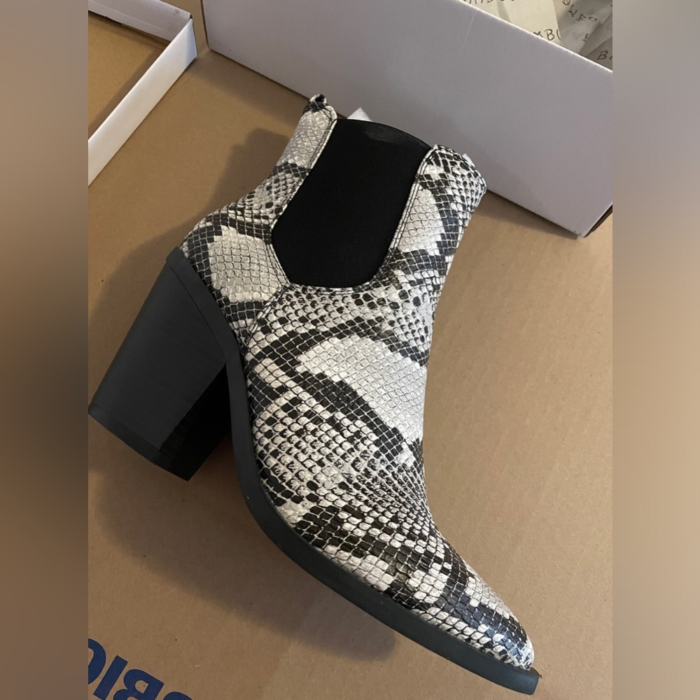 “Snake skin” booties